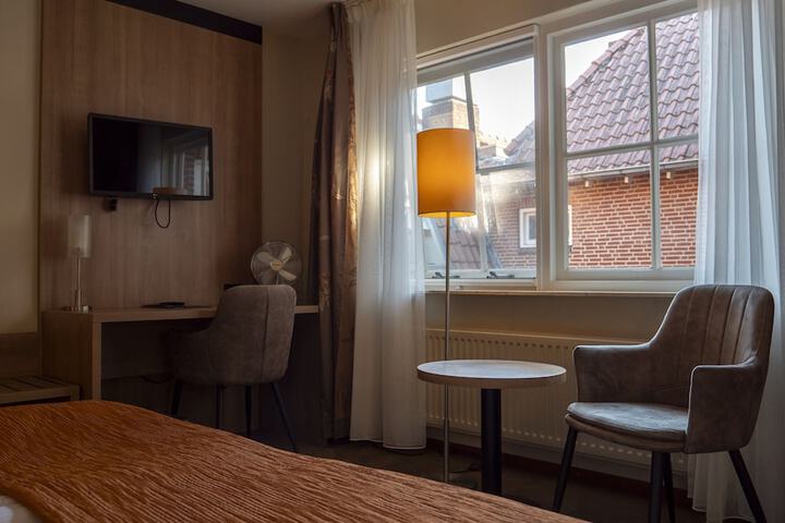 Room 10 of 52