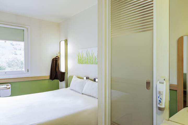 Room 2 of 18