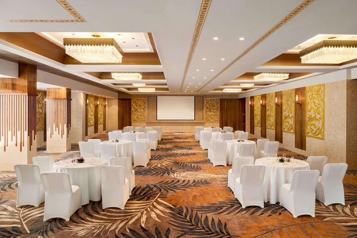 Ballroom/Hall 31 of 37