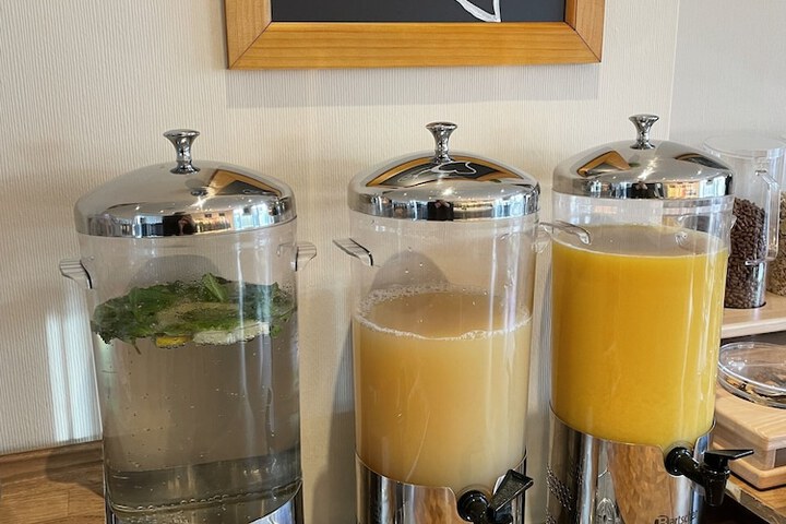 Breakfast/Coffee Service 23 of 33