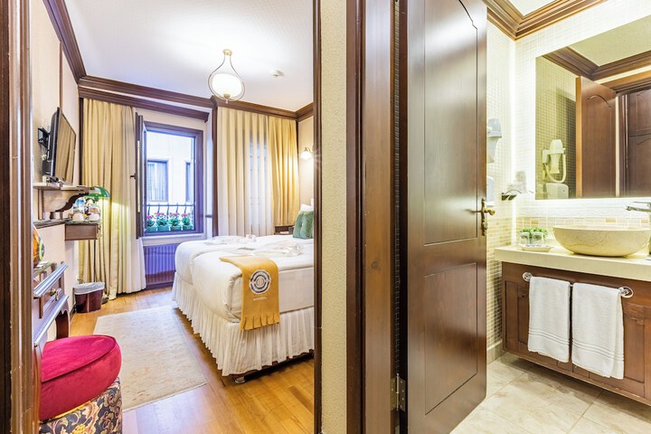 Room 47 of 111