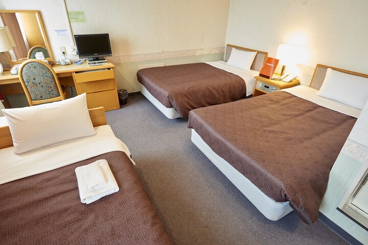 Room 9 of 32
