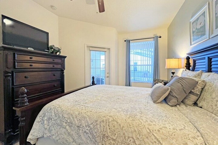 Room 9 of 32
