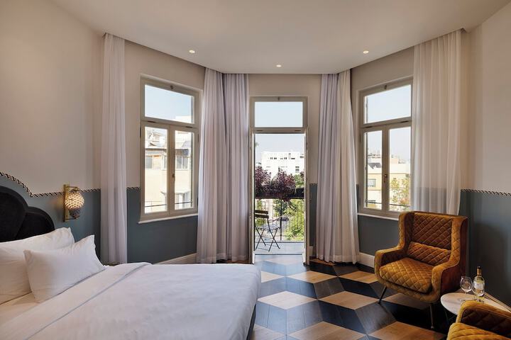 Room 21 of 37