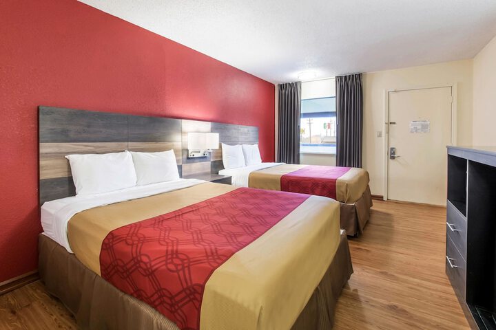 1 Queen Bed (18 of 22)
