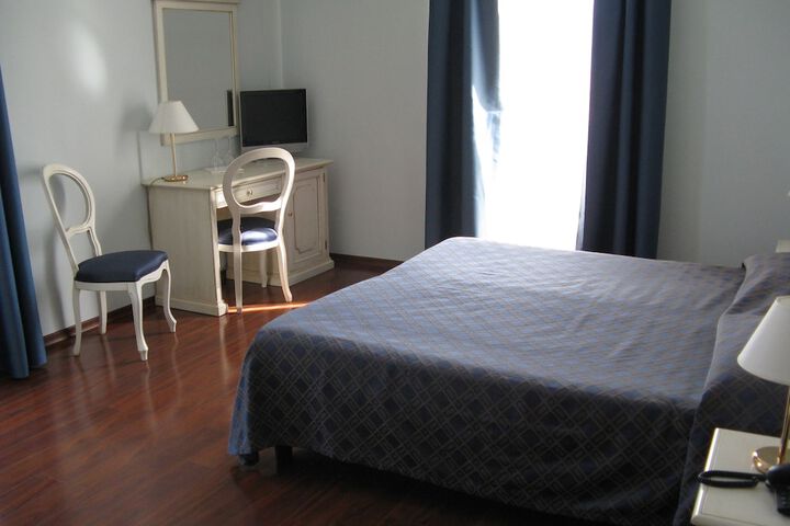 Room 5 of 27