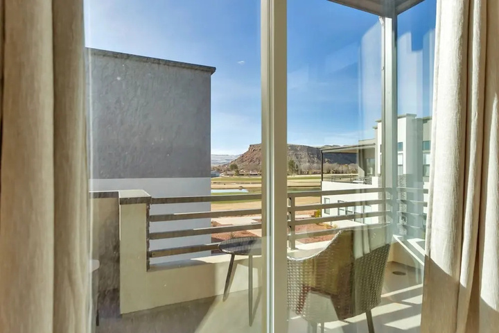 Image of 11 at Bloomington Country Club 4 Bedroom Townhouse by RedAwning