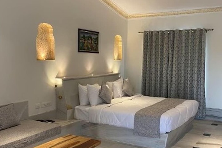 Room 3 of 37