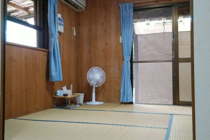 Room 4 of 18