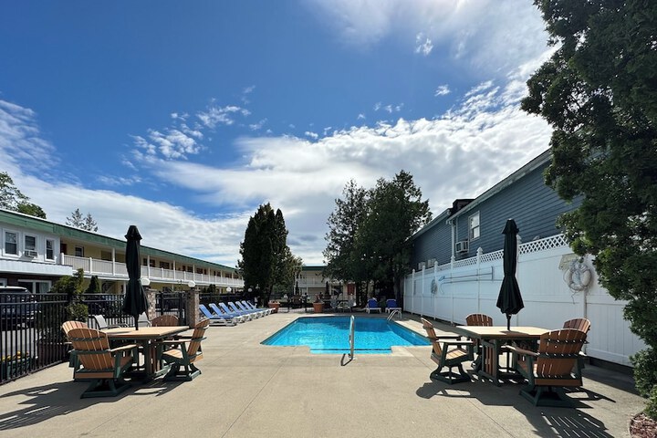 Pool 26 of 41