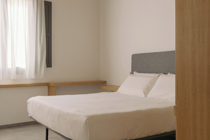 Room 14 of 66