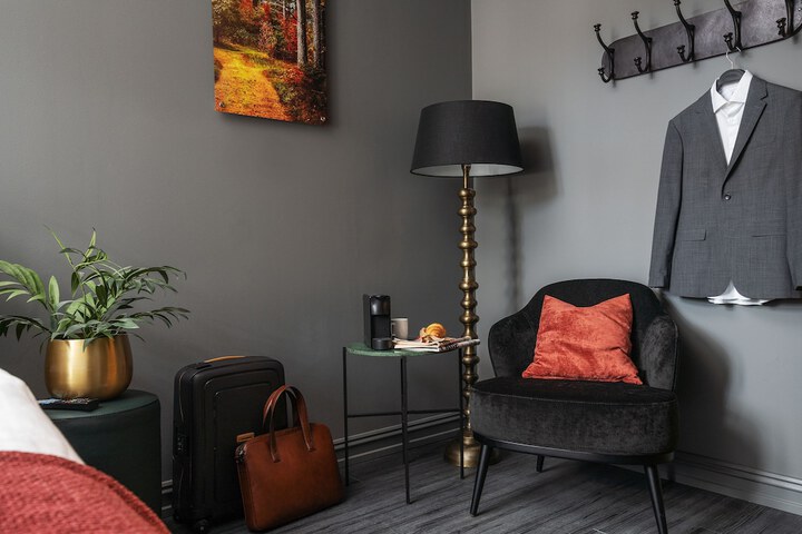 Room 16 of 38
