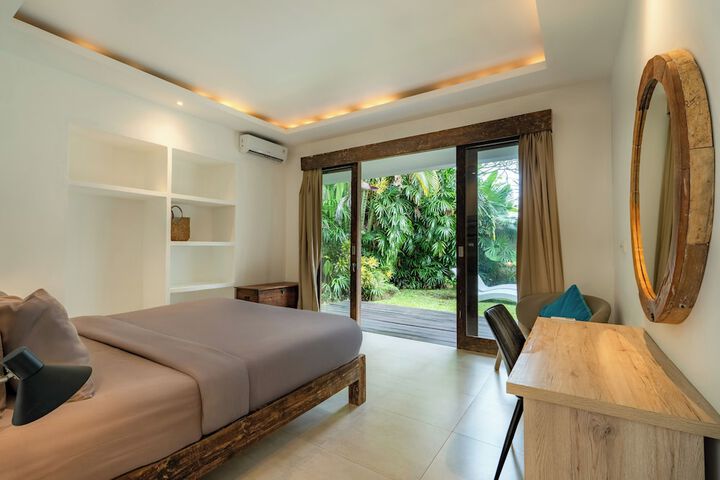Room 8 of 28