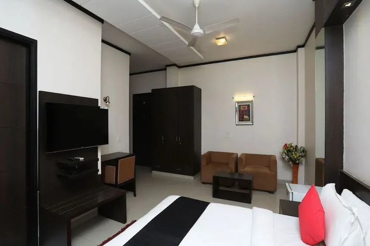 Room 6 of 19