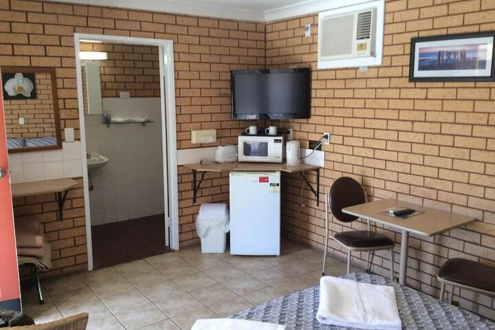 Room 4 of 10