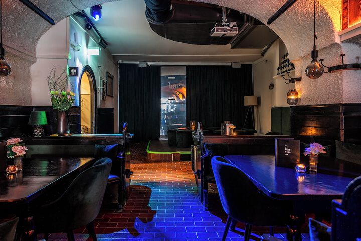 Lounge 103 of 125