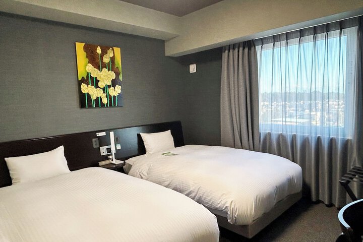 Room 12 of 36