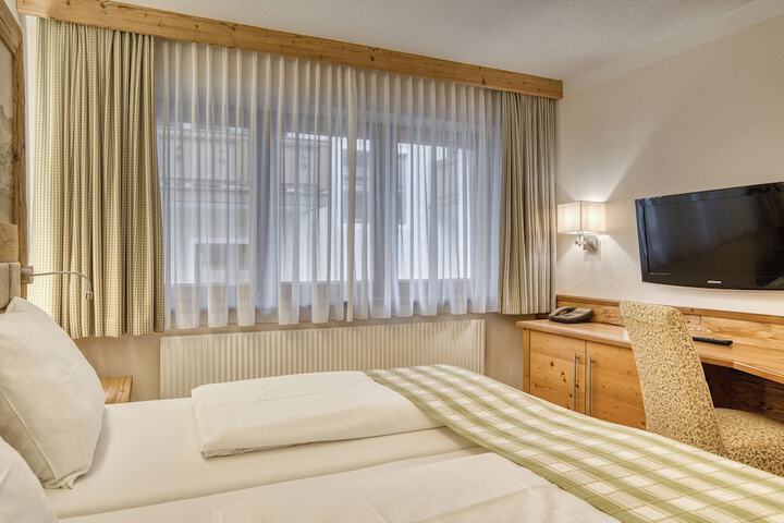 Room 10 of 171