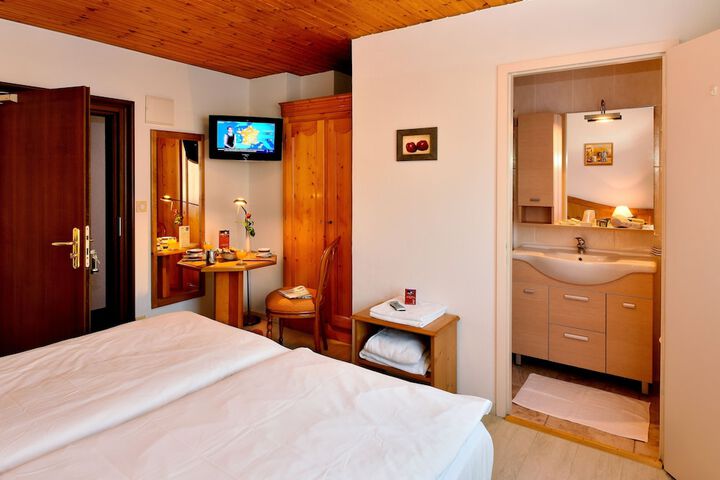 Room 8 of 39
