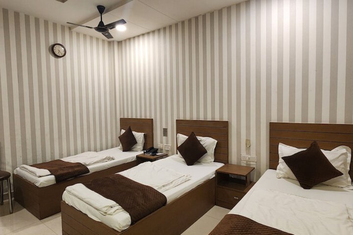Room 34 of 48