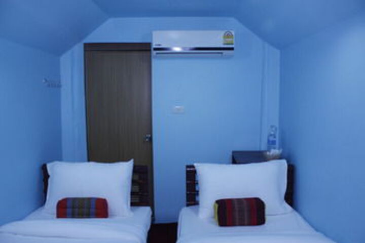 Room 16 of 37