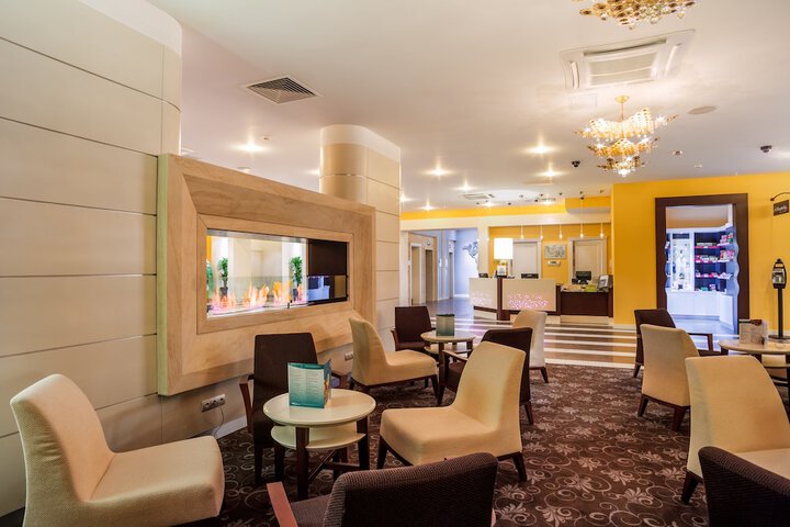 Entrance & Lobby