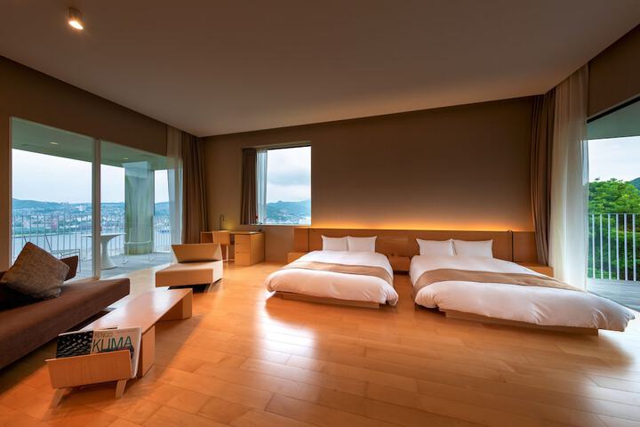 Room 10 of 187