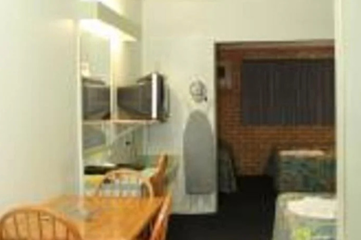 Room 8 of 12