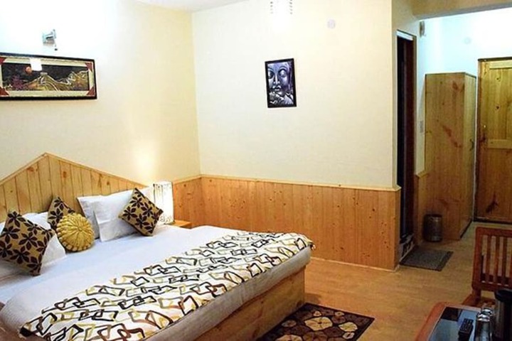 Room 12 of 25