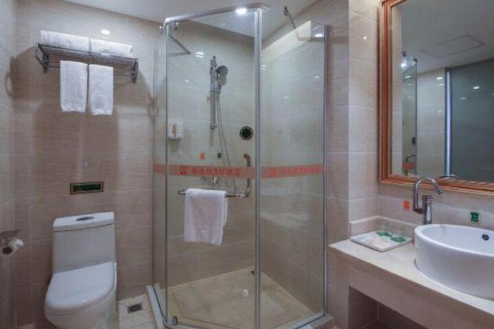 Chihao Hotel (Shenzhen Shiyan Hongfa World Store)