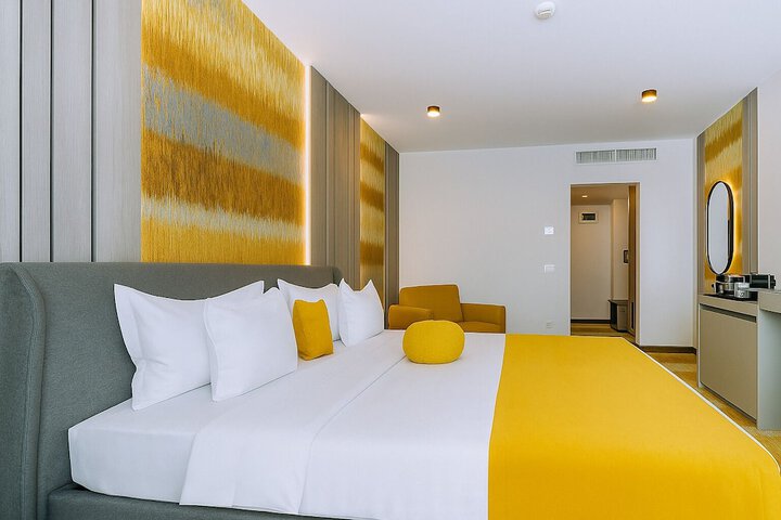 Room 12 of 76