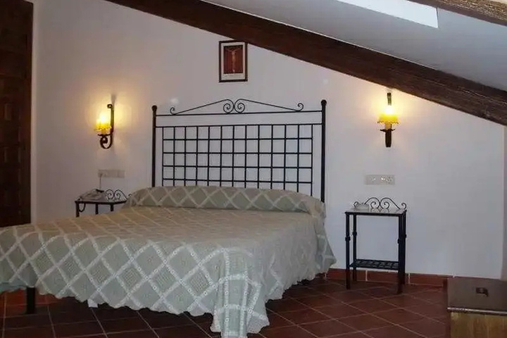 Room 2 of 10