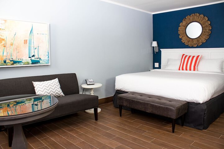 Room 5 of 90