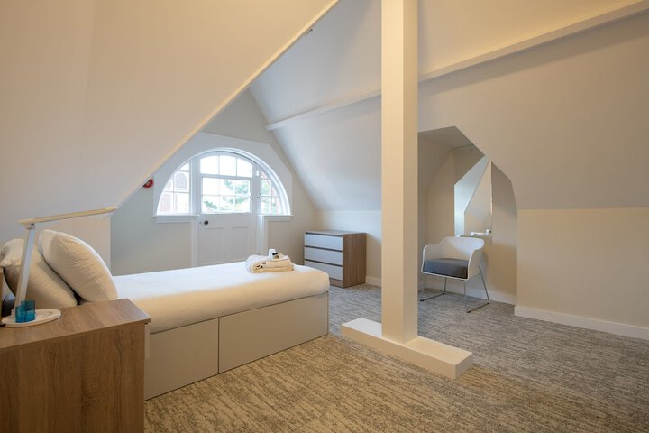 Room 11 of 27