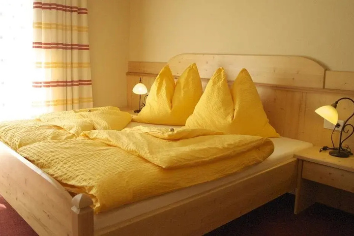 Room 3 of 11