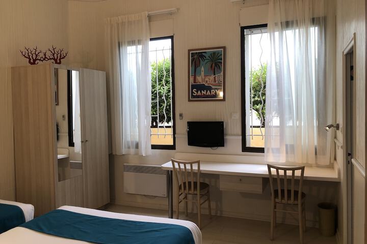 Room 10 of 32