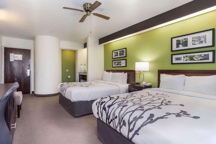 2 Queen Beds (5 of 9)