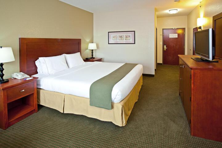 Standard Room, King or Two Doubles (2 of 2)