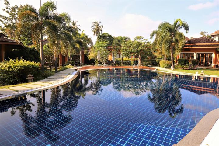 Hotel Pool