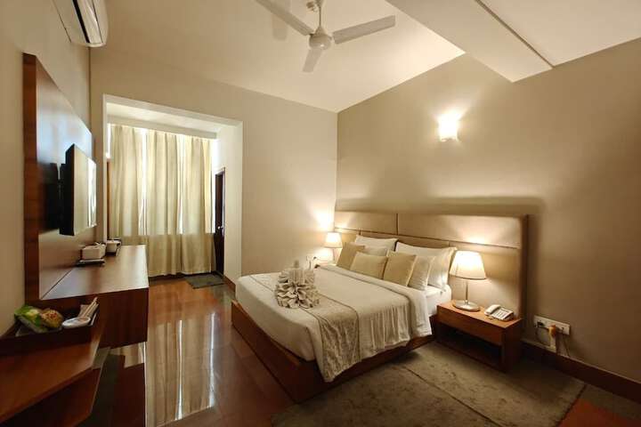 Room 25 of 82
