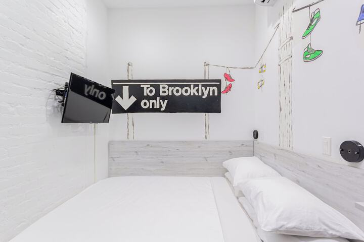 Room 9 of 35
