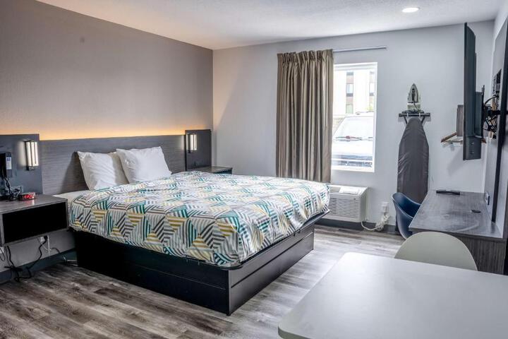 1 King Bed Kitchen