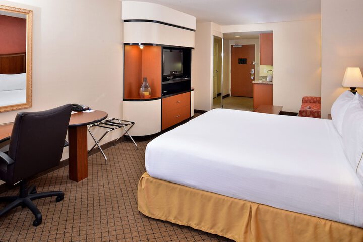 Standard | King Bed (2 of 19)
