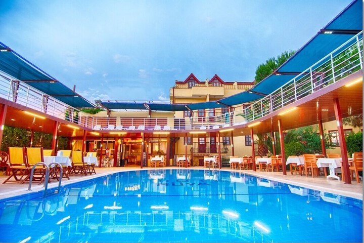 Pool 12 of 18