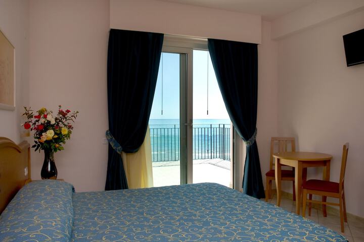 Room 3 of 32