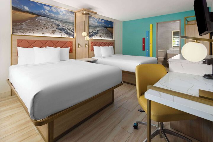 2 Queen Beds Mobility Hearing Accessible Room Roll in Shower (5 of 5)