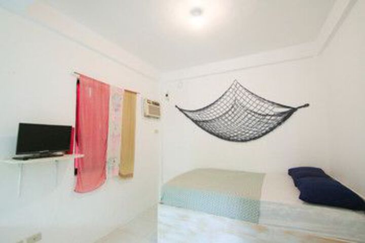 Room 9 of 32