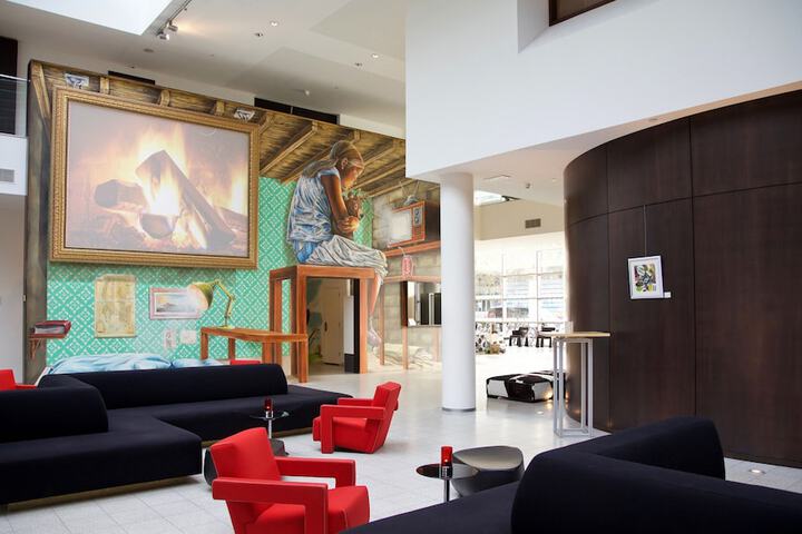 Entrance & Lobby