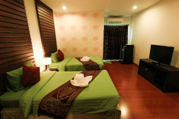 Room 6 of 11