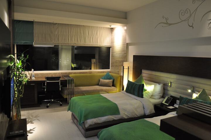 Room 6 of 51